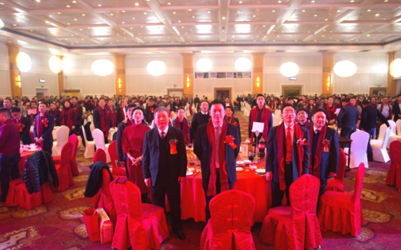 东莞市人大常委会常务副主任潘新潮、随州市人民政府副市长吴超明与东莞湖北随州商会会长金超一行人参加2018年东莞湖北随州商会年会