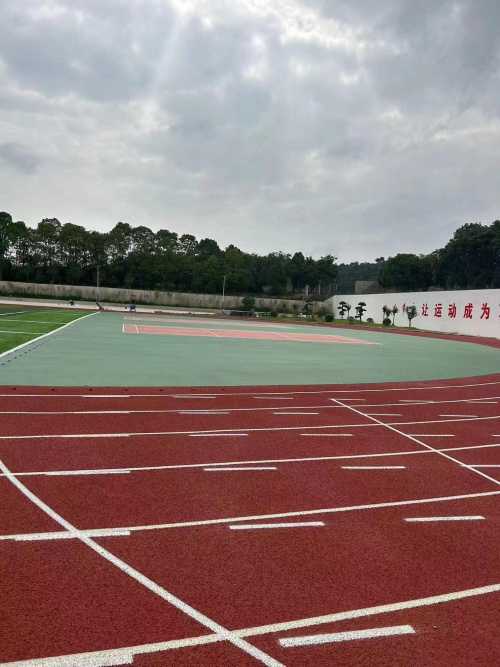 塑胶跑道味道大吗？多久能散尽？